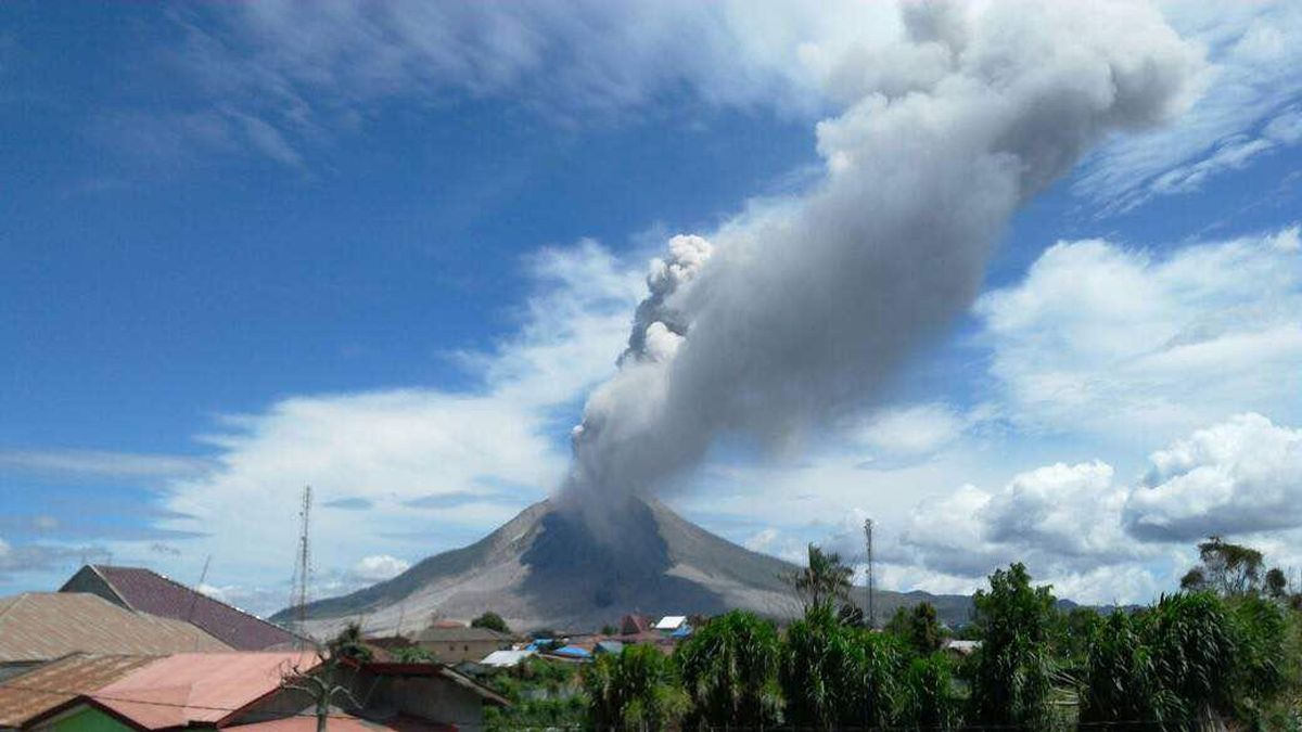 gunung-marapi-meletus-abu-vulkanik-ketinggian-700meter