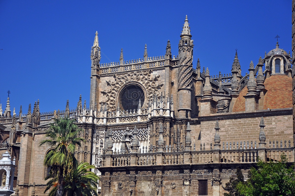 Menyelami Detail-Detail Unik dari Gereja Seville