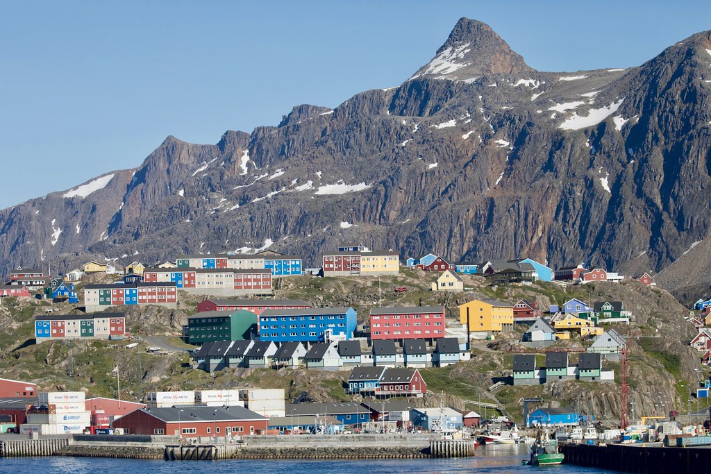 A panoramic view of Sisimiut with Davis Strait in the background.