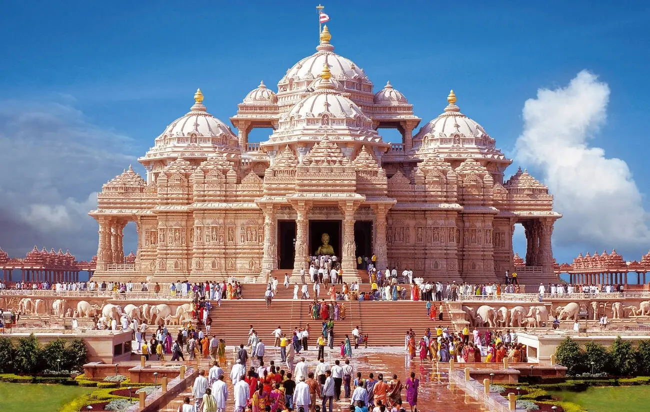 Akshardham Temple A Stunning Fusion of Modern Architecture and Indian Spirituality